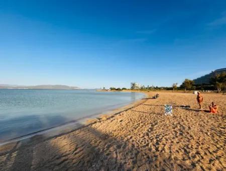 Villa Zum Verkauf In Didim, 150M Vom Meer Entfernt, Mit Pool, Tennisplatz, Basketballplatz, Sicherheit Und In Einem Komplex